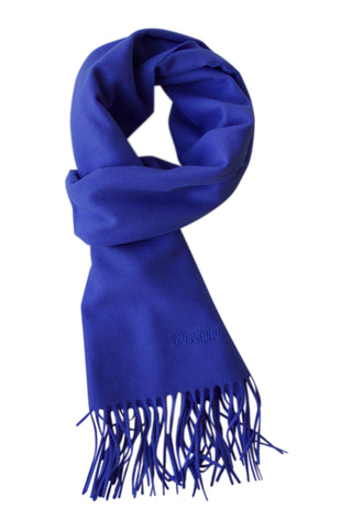 Se Kobolt blå tørklæde i 100% merino uld fra Moschino hos BESOS