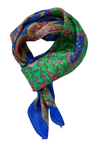 Billede af Delikat silke tørklæde i klar blå med douce farver