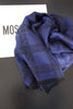Blåt tørklæde i 100% blød uld fra Moschino