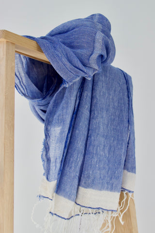 Se Eksklusivt blåt tørklæde/sjal hos BESOS