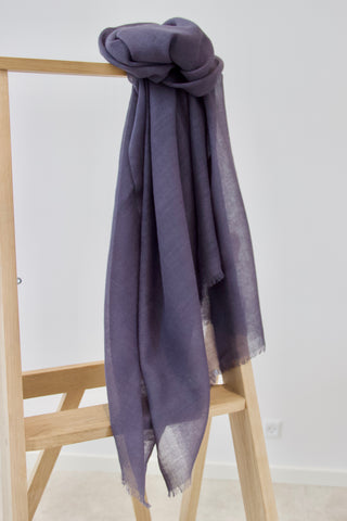 Billede af Gråt tørklæde i 100% fin uld