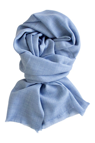 Se Cashmere tørklæde i 100% eksklusiv kashmir uld - lys blå hos BESOS