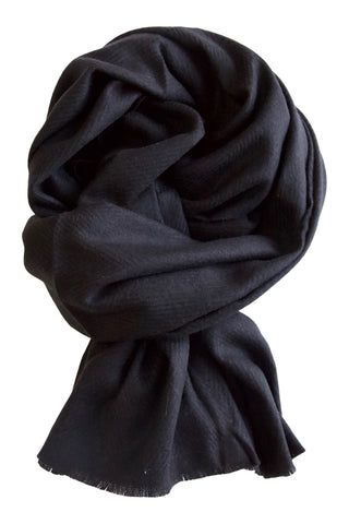 Billede af Tørklæde i sildebensvævning - sort