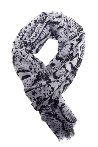 Billede af Slangeprintet tørklæde i grå og sort