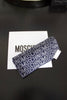 Klassisk blåt tørklæde med logo fra Moschino